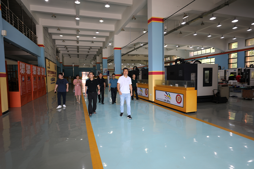 株洲市总工会副主席刘必林一行来平博app官方版下载调研