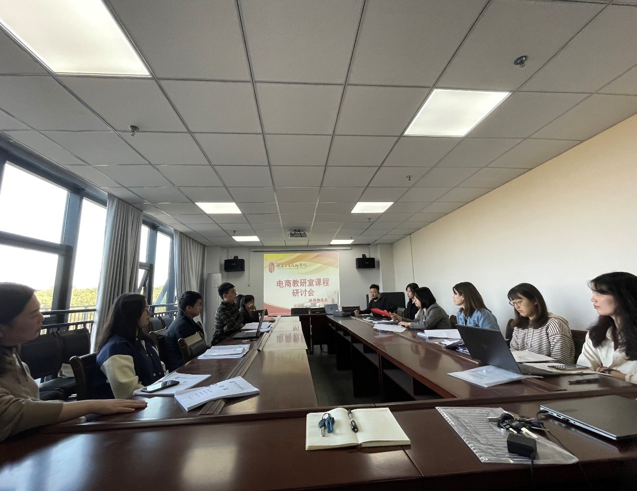 平博app官方版下载经贸物流系电子商务专业举办教学研讨会