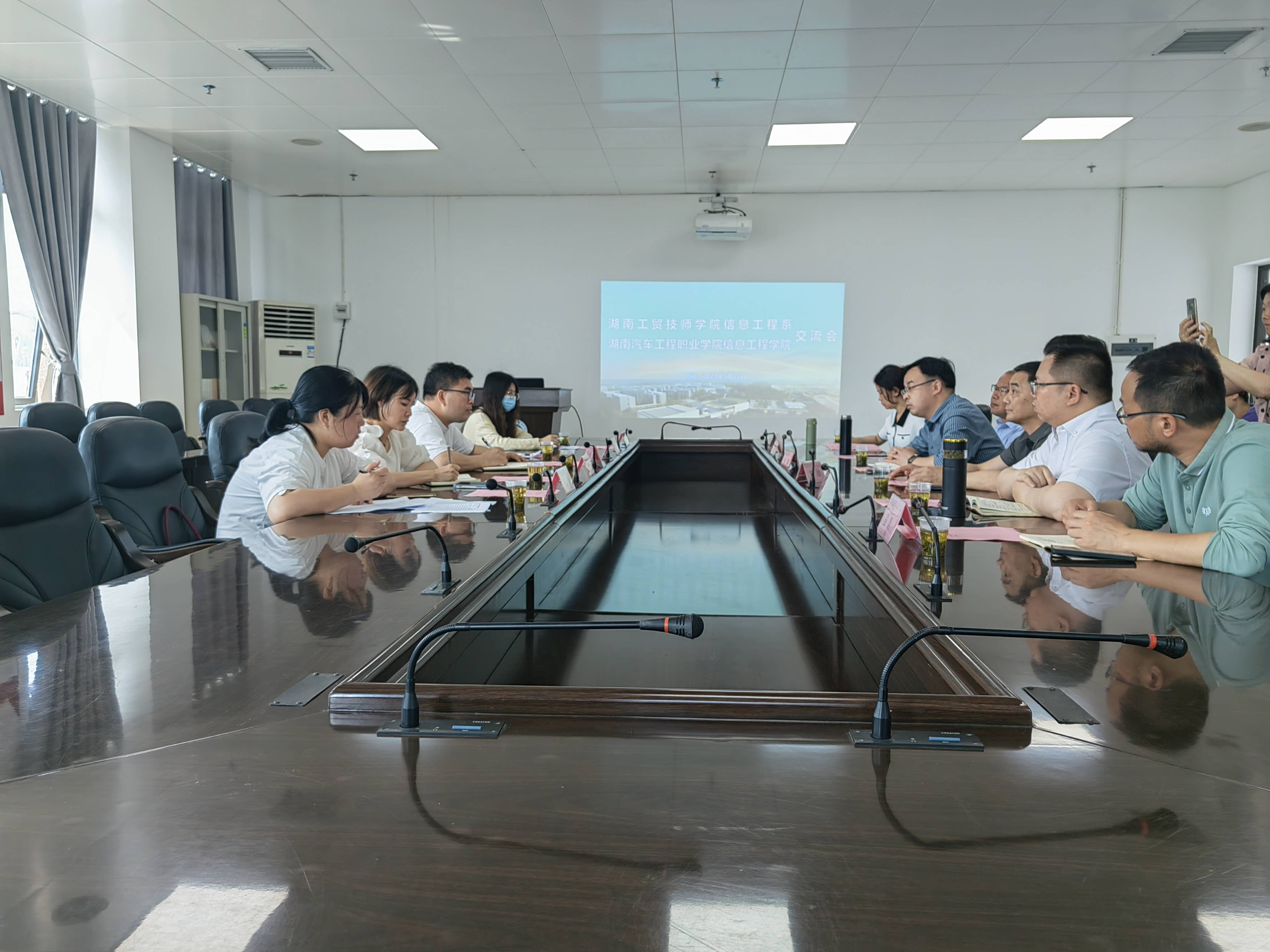 信息工程系主任李会明一行赴湖南汽车工程职业平博app官方版下载考察交流
