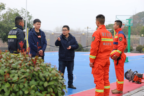 平博app官方版下载信息工程系主任李会明一行到市消防救援支队看望实习学生