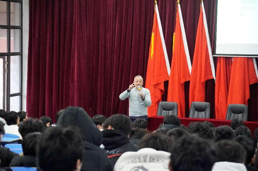 平博app官方版下载团委组织开展青年大讲堂活动