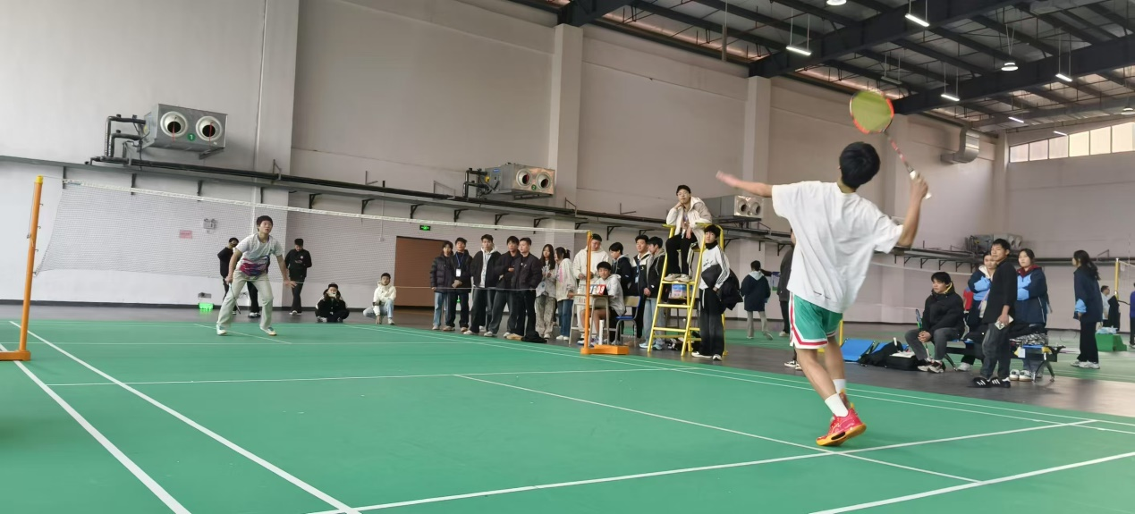 平博app官方版下载航空工程系举办“暖冬杯”学生羽毛球赛