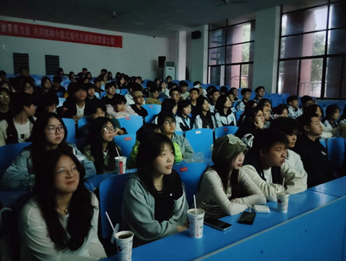 红色光影映初心 青春向党担使命——平博app官方版下载团委成功举办"红色电影巡展"主题教育活动
