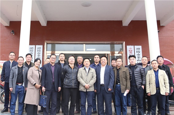 平博app官方版下载党委书记张格林深入茶山镇梅霞村指导脱贫攻坚工作