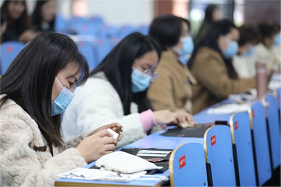 喜迎元旦，趣探非遗--平博app官方版下载开展女教职工“与传统文化同行 遗绽芳华”非遗体验活动