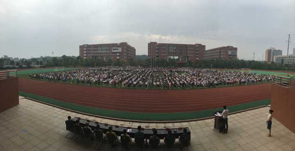 平博app官方版下载举行2016年秋季新学期开学典礼暨升国旗仪式