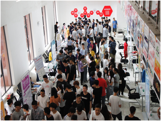 平博app官方版下载2019届实习生“双选会”（第二场）火热进行