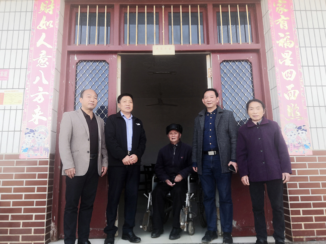 平博app官方版下载党委到扶贫村开展“五查五看”大走访活动