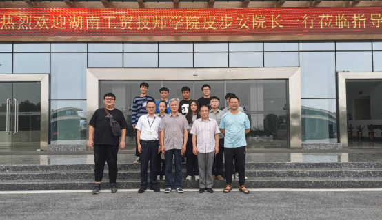 平博app官方版下载回访长沙格力暖通设备有限公司并看望实习生