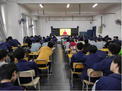 平博app官方版下载组织师生观看“技能成才技能报国”先进事迹视频报告会